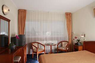 Отель Hotel Moldova Яссы Двухместный номер с 1 кроватью или 2 отдельными кроватями, вид на дворец-6