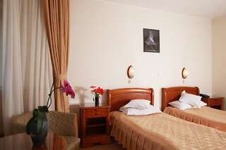 Отель Hotel Moldova Яссы Двухместный номер с 1 кроватью или 2 отдельными кроватями, вид на дворец-2