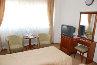 Отель Hotel Moldova Яссы Двухместный номер с 1 кроватью или 2 отдельными кроватями-8